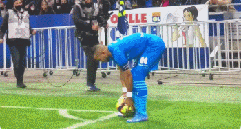 奥斯卡、巴尔加斯赛季前离队，武磊长期伤缺，但海港仍夺冠军