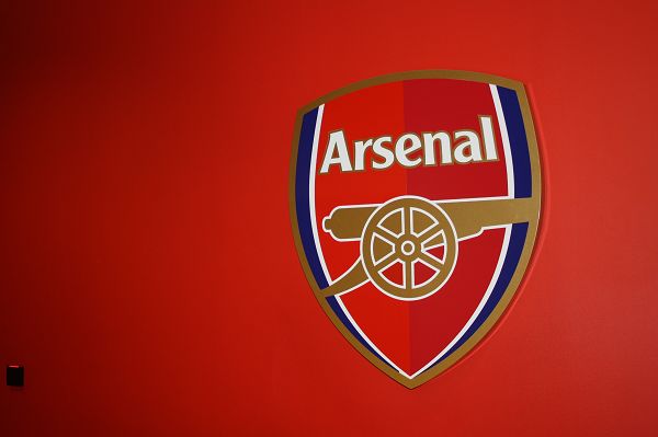 2026年F1全阵容敲定！角田裕毅降为储备车手，哈贾尔晋升搭档维斯塔潘（2026年F1阵容定案：角田裕毅改任预备车手，哈贾尔晋升与维斯塔潘搭档）