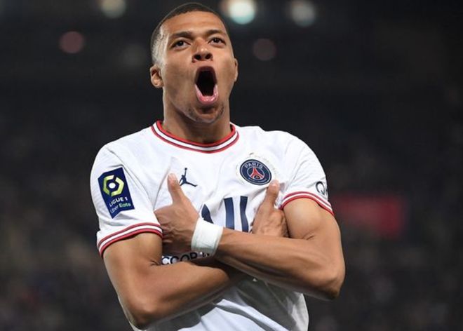 极速飞驰！25岁哈兰德狂轰英超百球，即将超越德罗巴和C罗