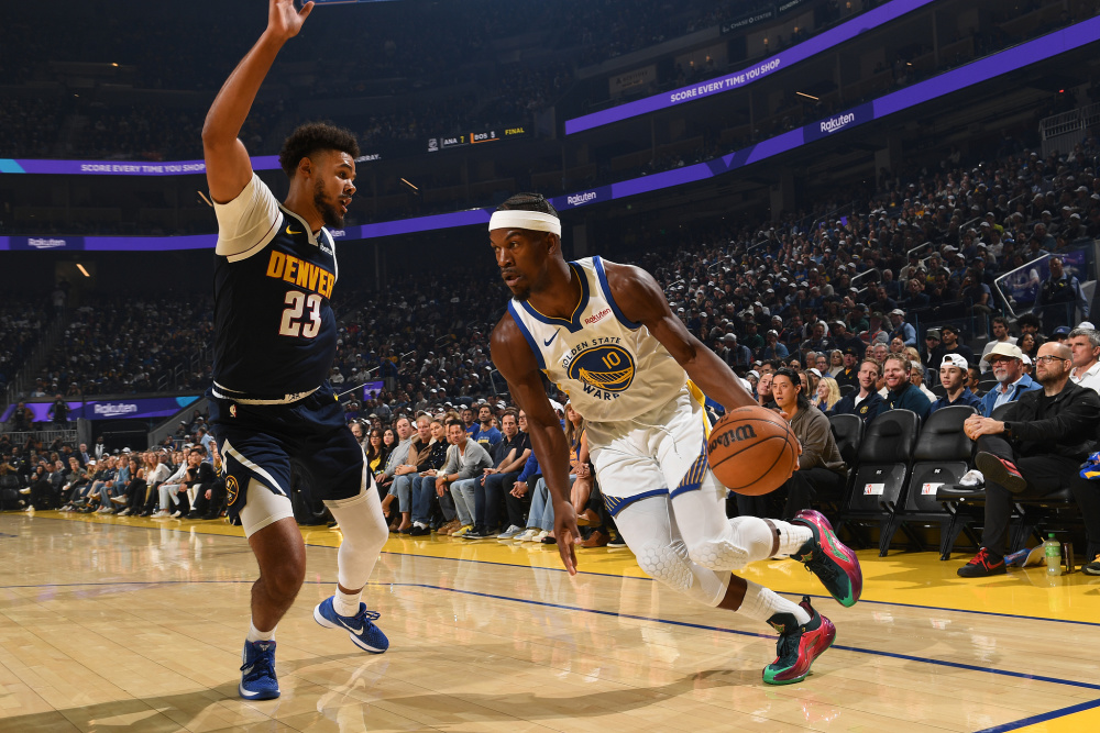 梅西印度行首站仅现身10分钟，部分球迷狂嘘并破坏球场设施（梅西印度行首站仅露面10分钟，部分球迷嘘声四起并损坏球场设施）