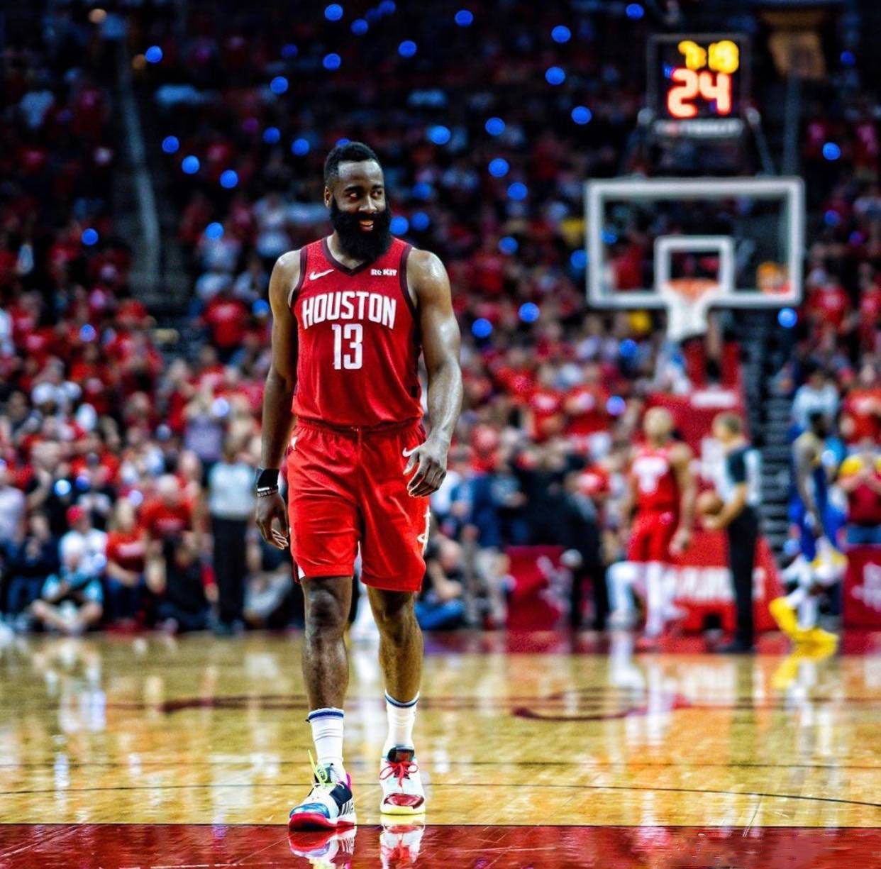 姆巴佩欧冠生涯已5次戴帽，仅次于梅西、C罗和莱万（姆巴佩欧冠已5次上演帽子戏法，仅次于梅西、C罗与莱万）