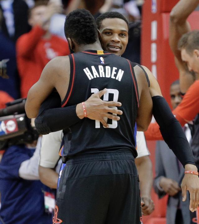 记者：尤文最多500-600万欧年薪续约DV9，球员要求大笔签字费（消息称尤文与DV9续约年薪最多500-600万欧，球员还索要高额签字费）