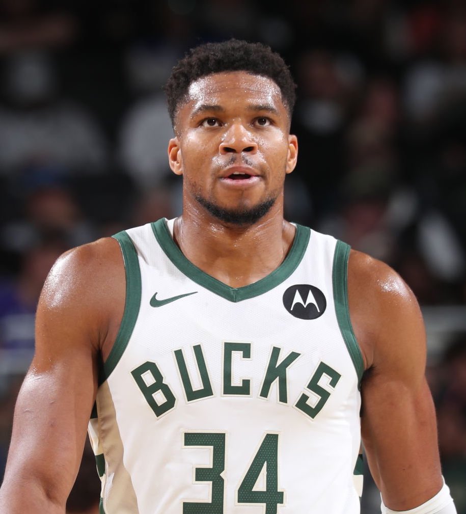 库普梅纳斯：我踢后卫感觉很好；斯帕莱蒂带来了积极的氛围（库普梅纳斯：踢后卫让我感觉良好，斯帕莱蒂为球队注入正能量）