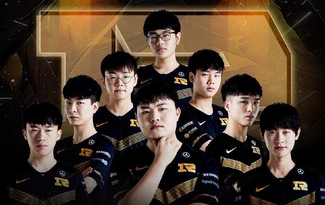 足球场上的 足球场上的